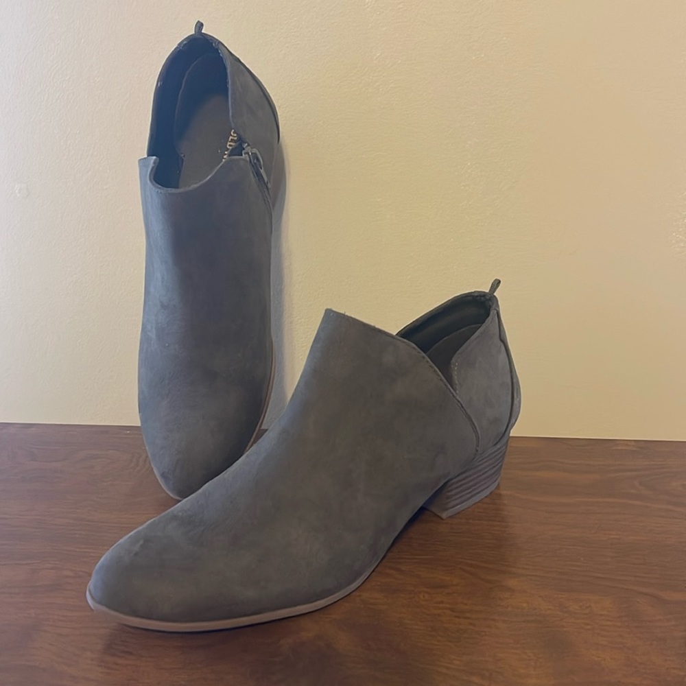 Old Navy Olive Booties Size 9 1/2